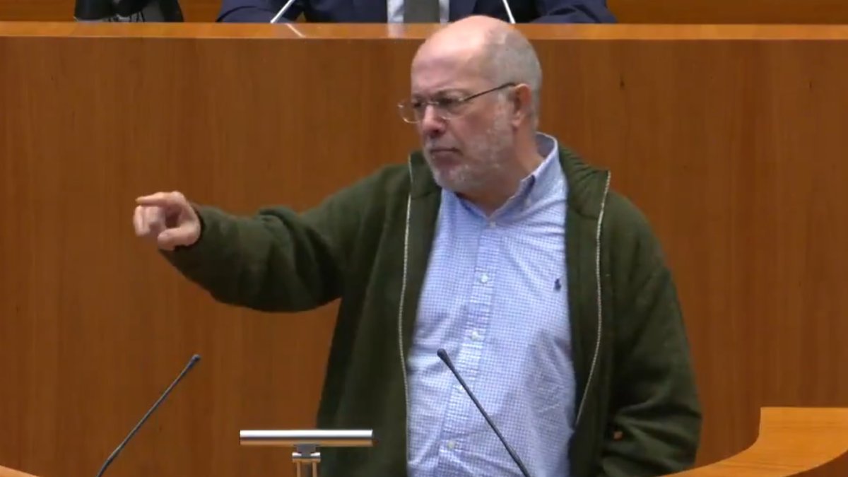 Francisco Igea durante su intervención en el pleno de las Cortes.