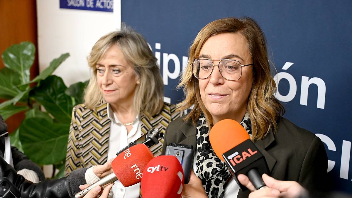 La presidenta de la Diputación de Palencia, Ángeles Armisén, inaugura la jornada de Escuela de Alcaldes. ICAL