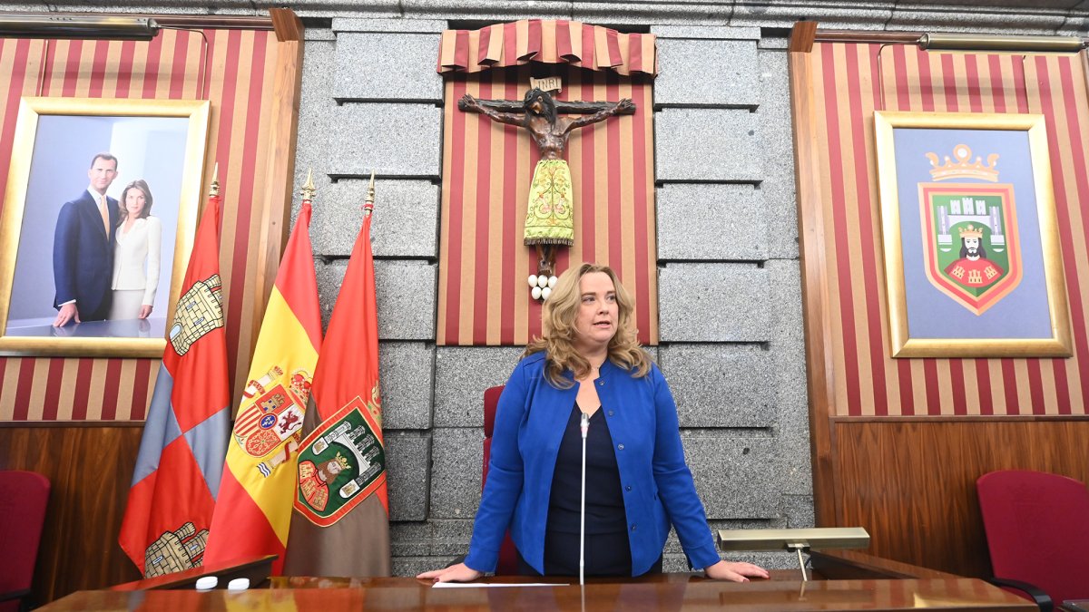 La alcaldesa de Burgos, Cristina Ayala en el pleno del ayuntamiento El Ayuntamiento de Burgos