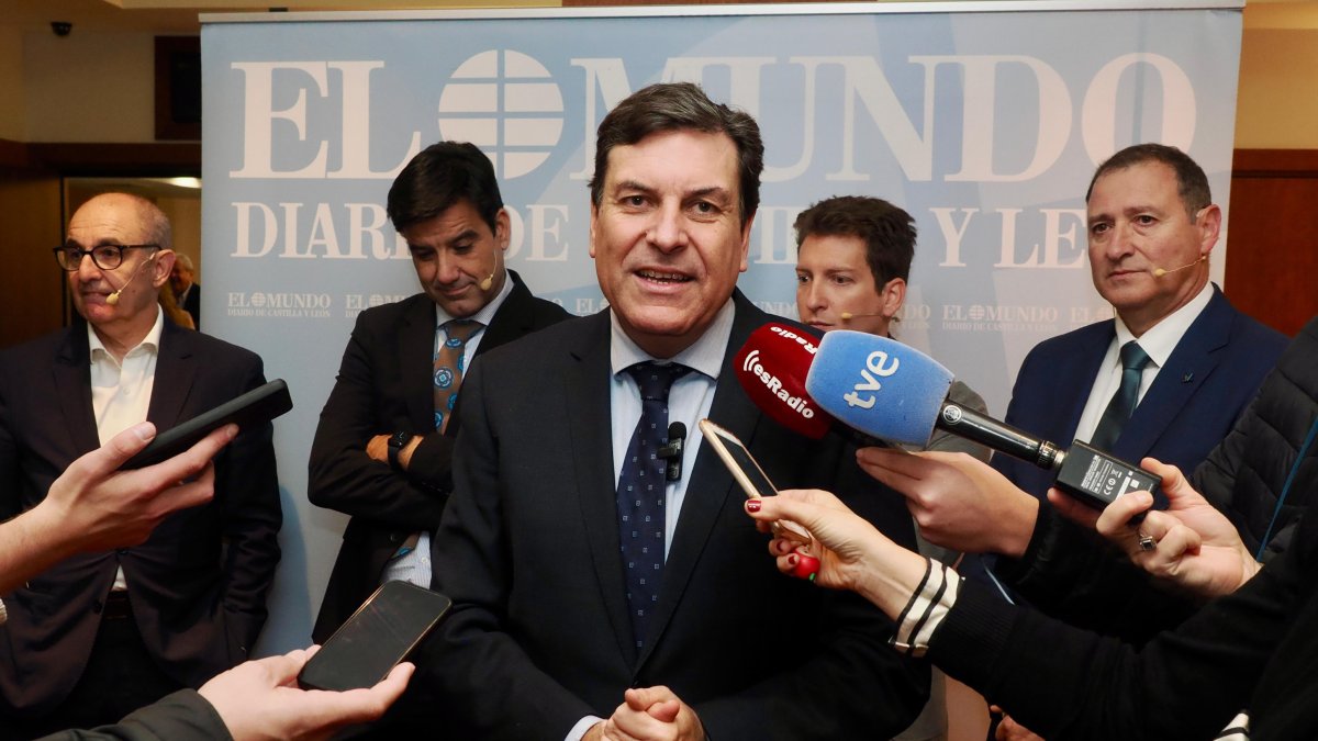 El consejero de Economía y Hacienda y portavoz de la Junta, Carlos Fernández Carriedo, antes de participar en el Foro de El Mundo-Diario de Castilla y León