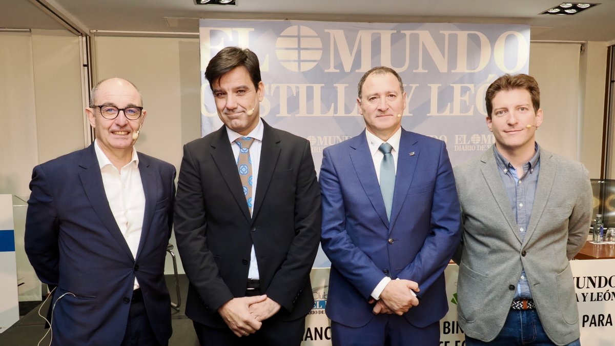Pedro Pisonero, director general de Iberaval; Manuel Rubio, director territorial de Castilla y León Sur de Unicaja; Ángel García, director general de Industrias Maxi; y David García, CEO de Plaspisa