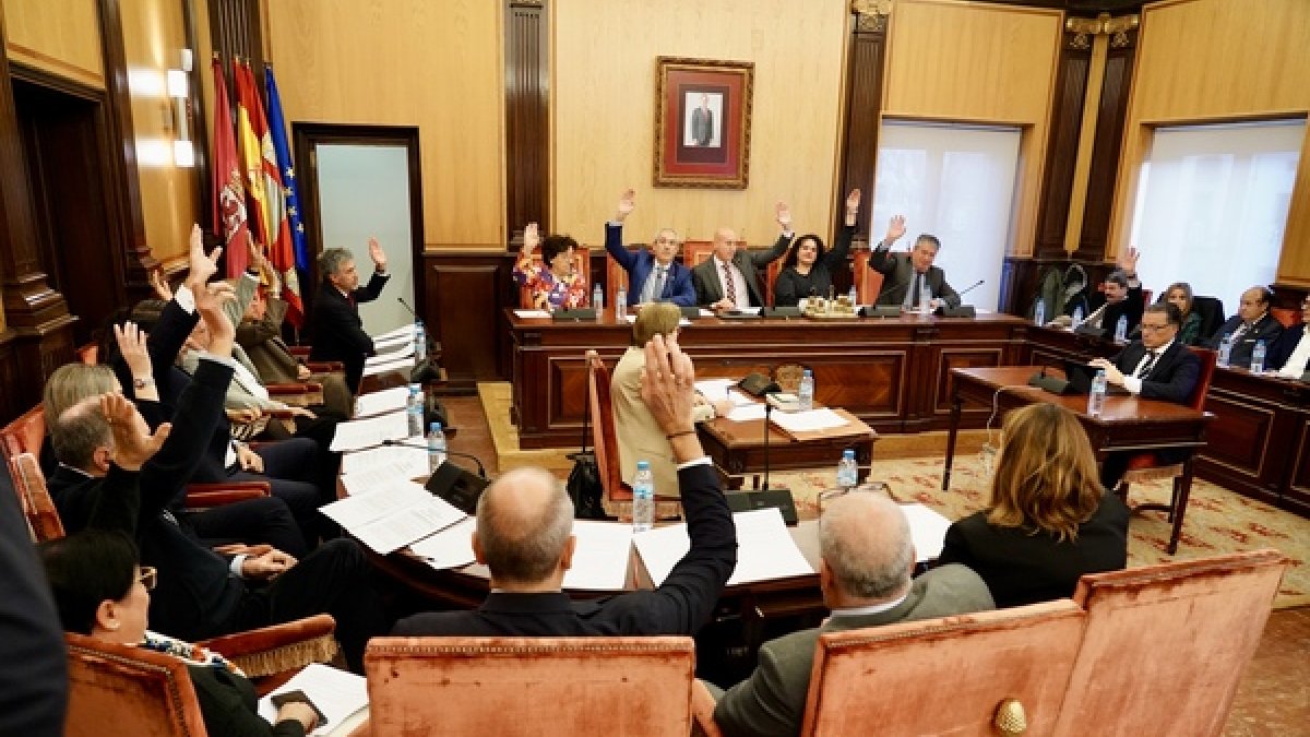 El Ayuntamiento de León celebra el pleno ordinario del mes de noviembre con la aprobación inicial del presupuesto general para 2025 entre su orden del día.