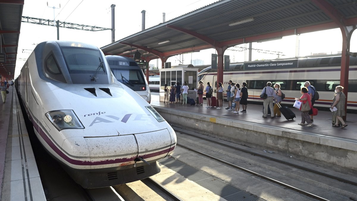 Una imagen de archivo de un tren en la estación de Burgos