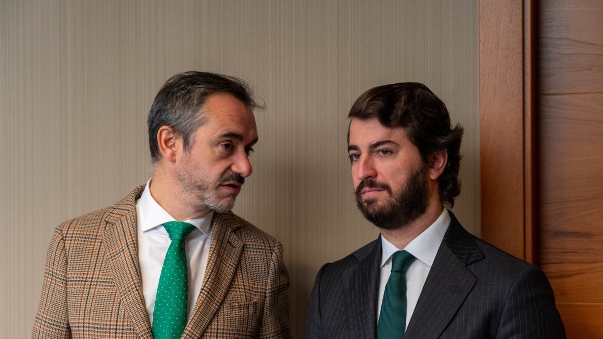 Juan García-Gallardo y David Hierro antes de la Junta de Portavoces de las Cortes