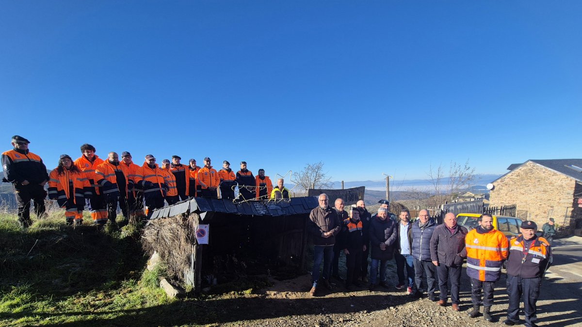El Consejo Comarcal inaugura el Belén de la Agrupación de Protección Civil, símbolo de hospitalidad en el Camino de Santiago