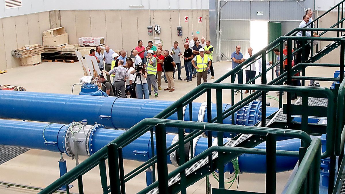 Instalaciones de la Comunidad de Regantes del Canal Alto de Villares en Villarejo de Órbigo (León), una de las obras financiadas