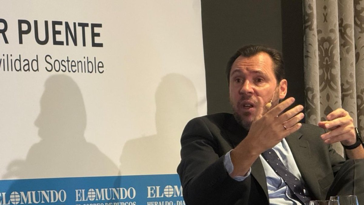 El ministro de Transportes y Movilidad Sostenible, Óscar Puente, en el Club de Prensa 'Conversaciones Políticas' de El Mundo-Diario de Valladolid