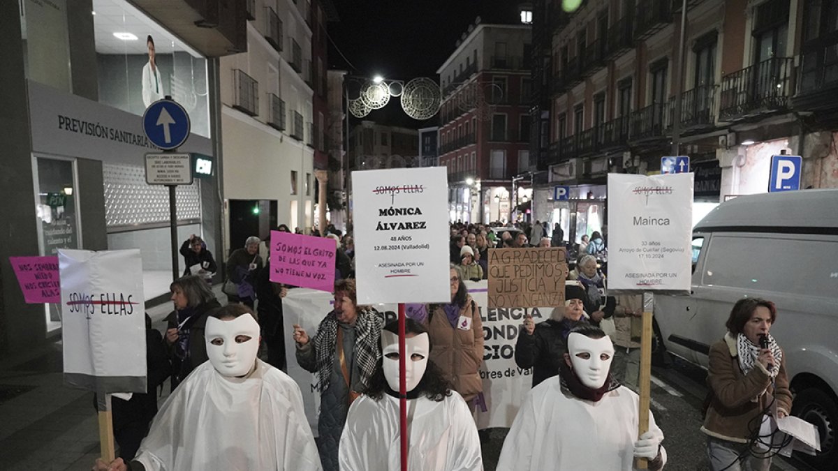 Manifestación en Valladolid con motivo del Día Internacional de la Eliminación de la Violencia contra las Mujeres.