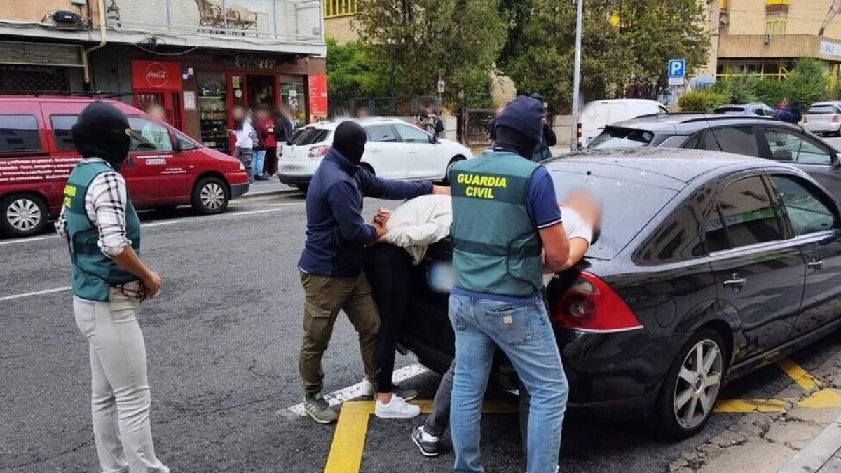 Detenciones practicadas por la Guardia Civil en el marco de la operación por la que se ha desarticulado un grupo criminal que robó en viviendas de Valladolid