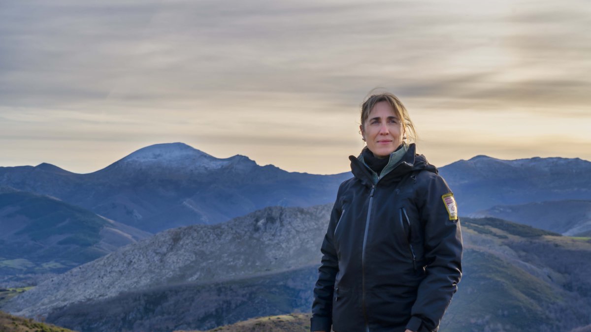 Begoña Almeida, de la Fundación Oso Pardo, encargada de la protección del oso en la Montaña Palentina