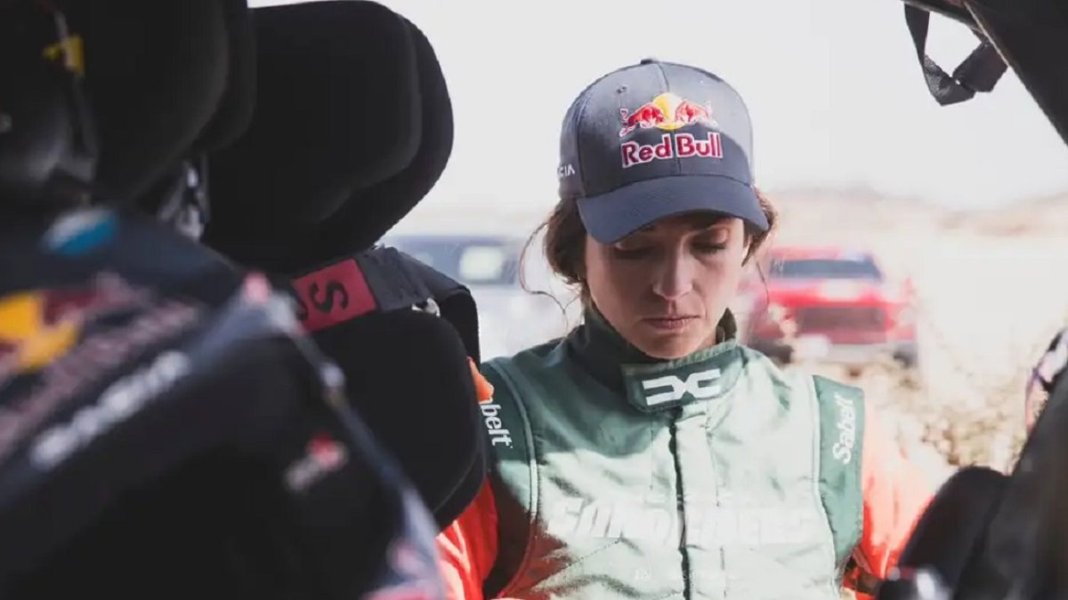 Cristina Gutiérrez, tras su abandono en el Dakar.
