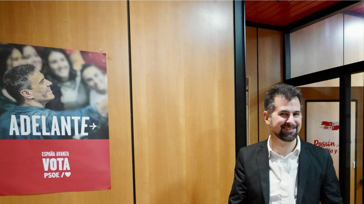 El secretario general del PSOECyL, Luis Tudanca, en la rueda de prensa para anunciar que no presentará candidatura.
