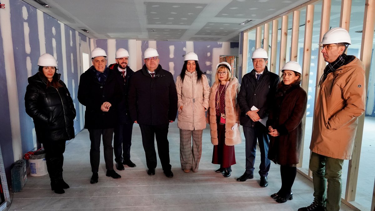 El consejero de Sanidad, Alejandro Vázquez Ramos, visita las obras de reforma del centro de salud de San Andrés del Rabanedo.