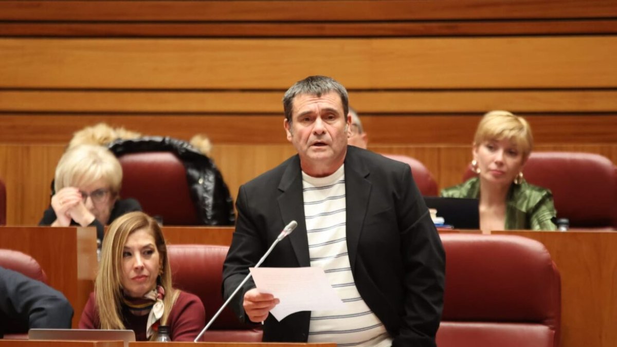 El Grupo Parlamentario Socialista en el registro esta mañana la solicitud de comparecencia del consejero de Sanidad, Alejandro Vázquez