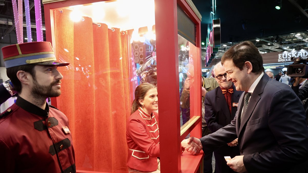 El presidente de la Junta de Castilla y León, Alfonso Fernández Mañueco, visita la 45 edición de Fitur