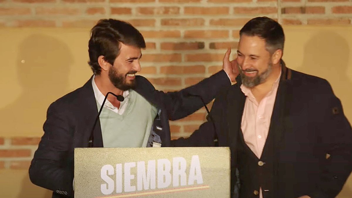 Gallardo y Abascal, en la noche electoral el 13 de febrero de 2022 en Valladolid.