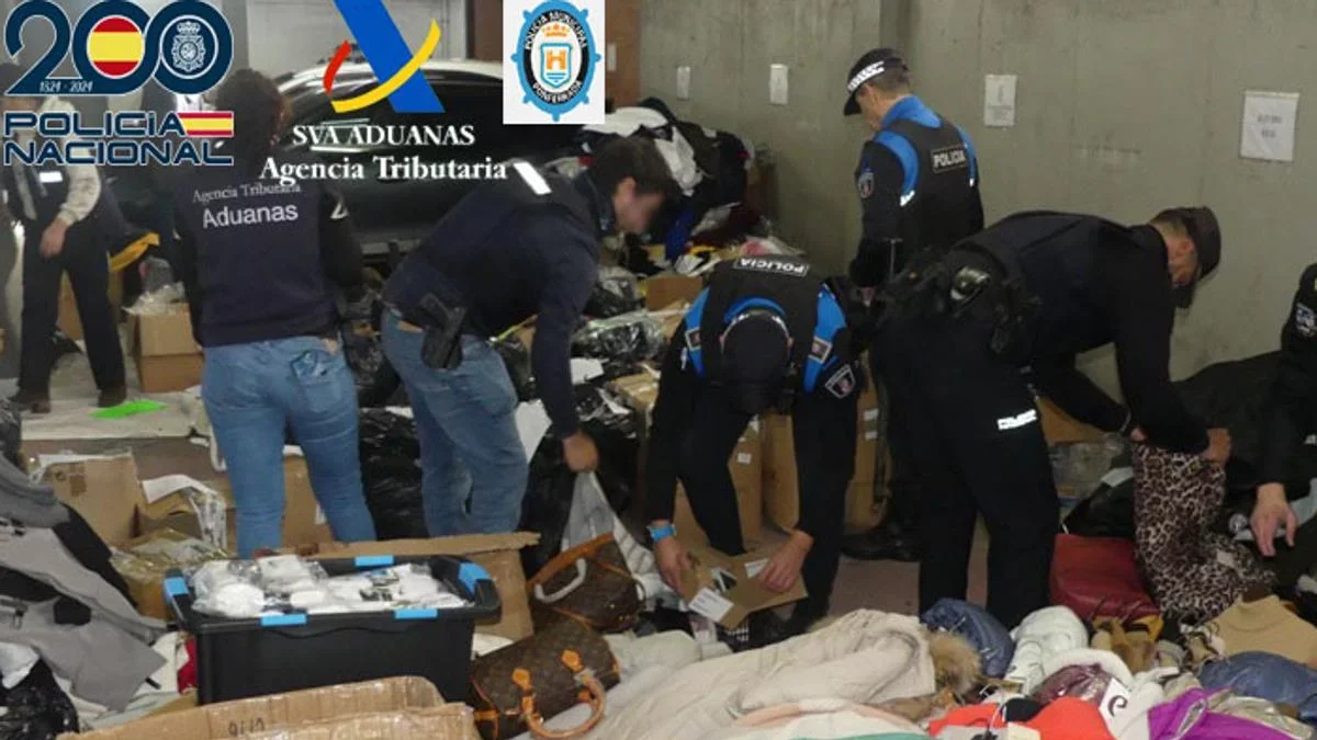 Ropa incautada dentro de la operación Géminis desarrollada en Ponferrada.