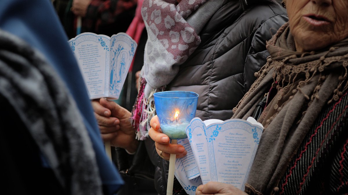 La Hospitalidad de Nuestra Señora de Lourdes de León en la procesión de antorchas.