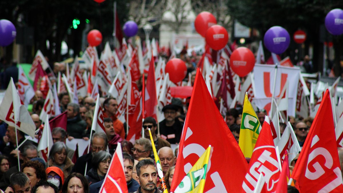 Miles de leoneses se manifiestan por el futuro de León
