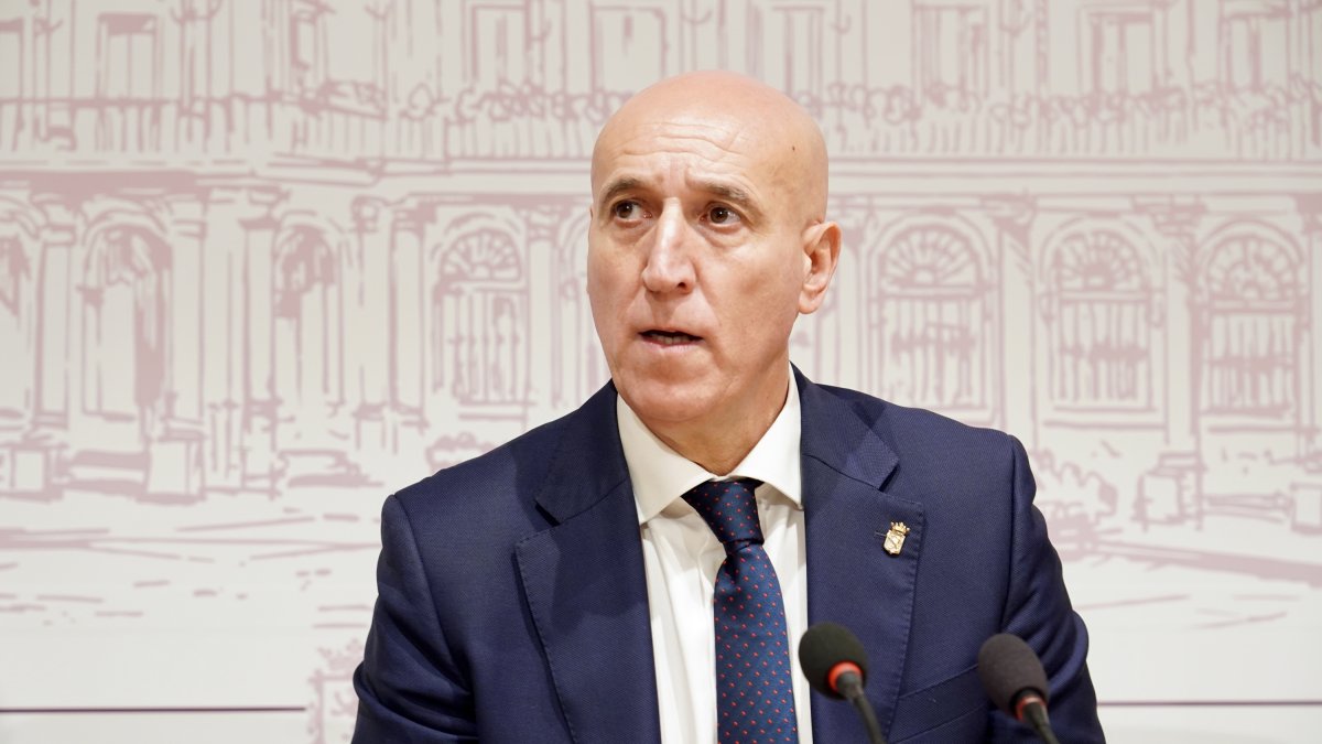 José Antonio Diez, en un momento de la rueda de prensa.