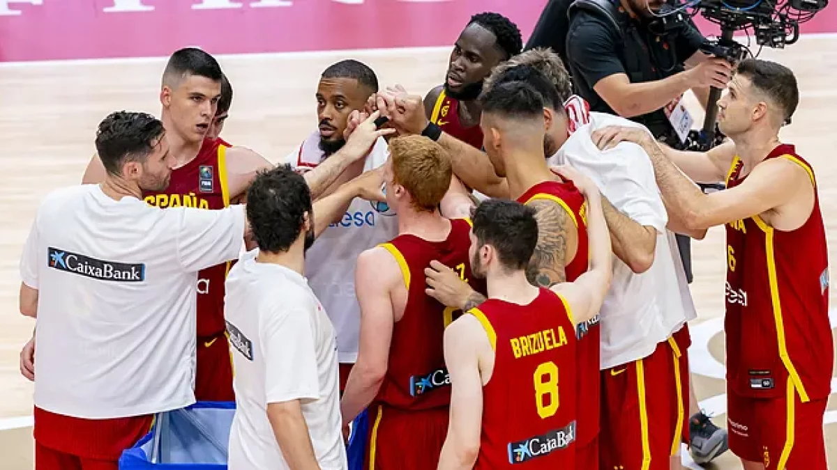 Selección española de baloncesto durante un partido.