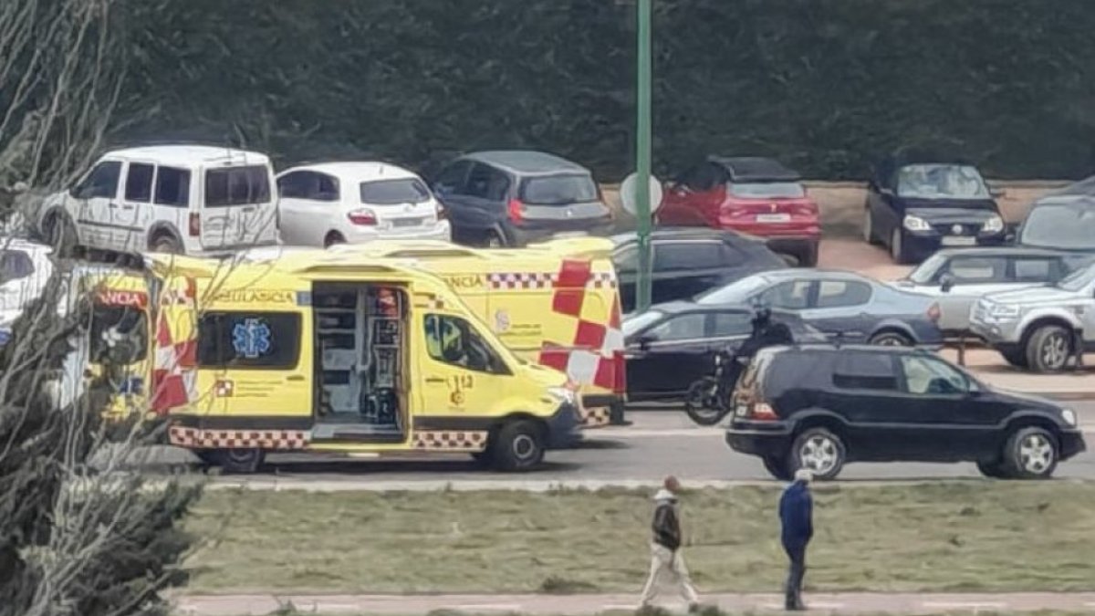 Imagen de los servicios sanitarios en el lugar del accidente.