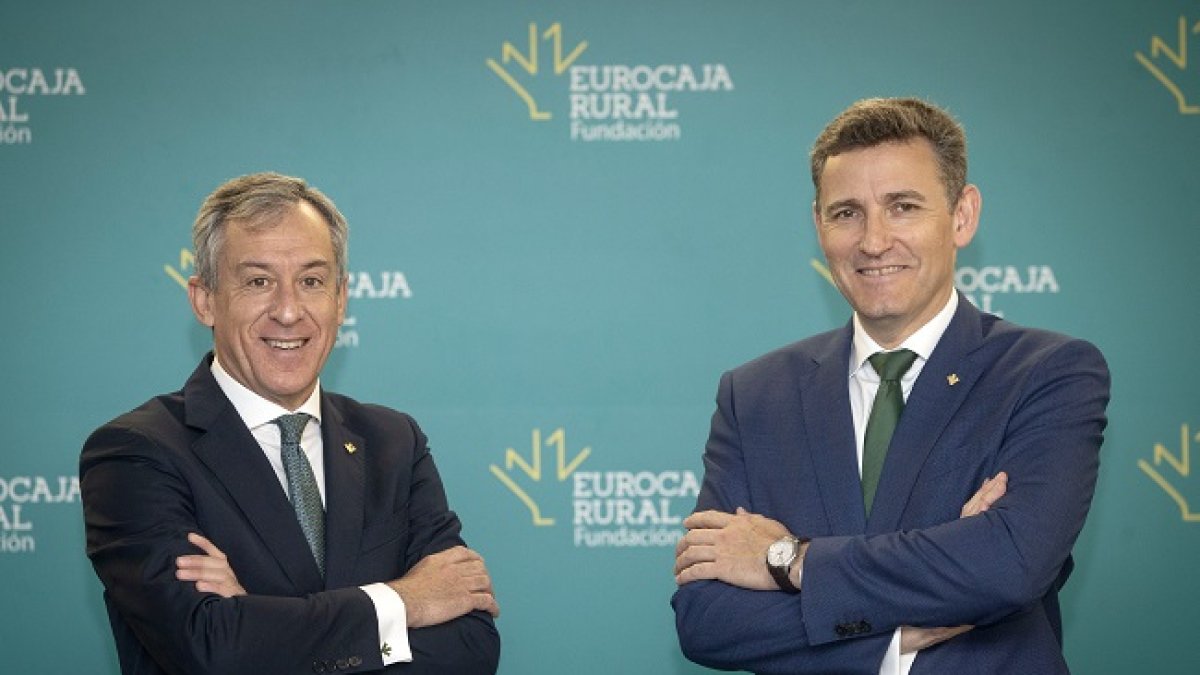 El presidente de Eurocaja Rural y su Fundación, Javier López Martín y el director general de la Entidad, Víctor Manuel Martín López