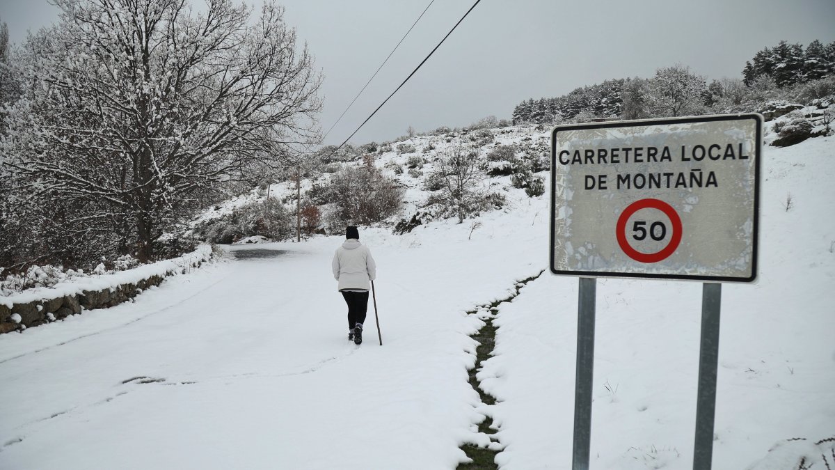 La nieve cubre las calzadas en una imagen de archivo