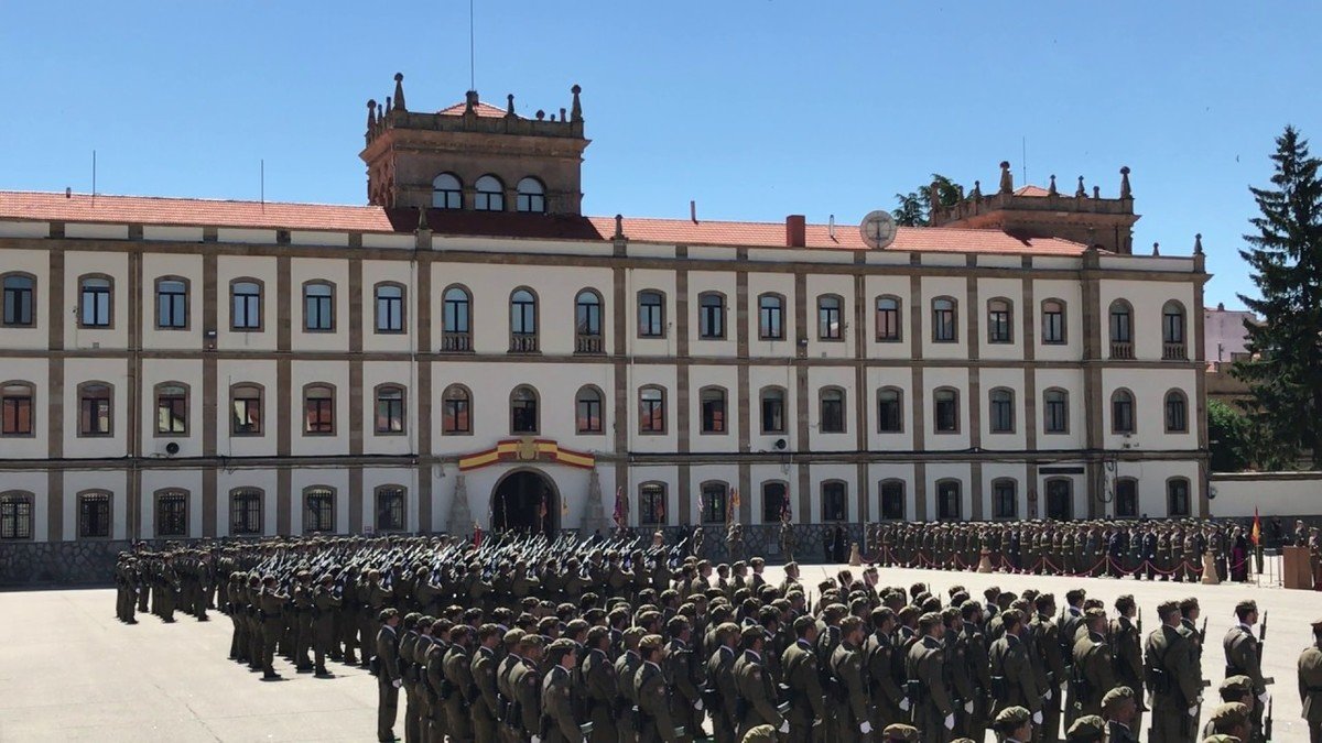 Parada militar en el patio del Regimiento de Ingenieros 11 de Salamanca donde ocurrieron los hechos.