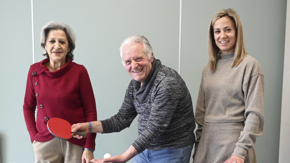 José Luis María, diagnosticado de párkinson, junto a su mujer y su hija