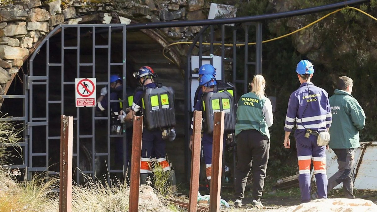 Inspectores en la mina Cerredo.