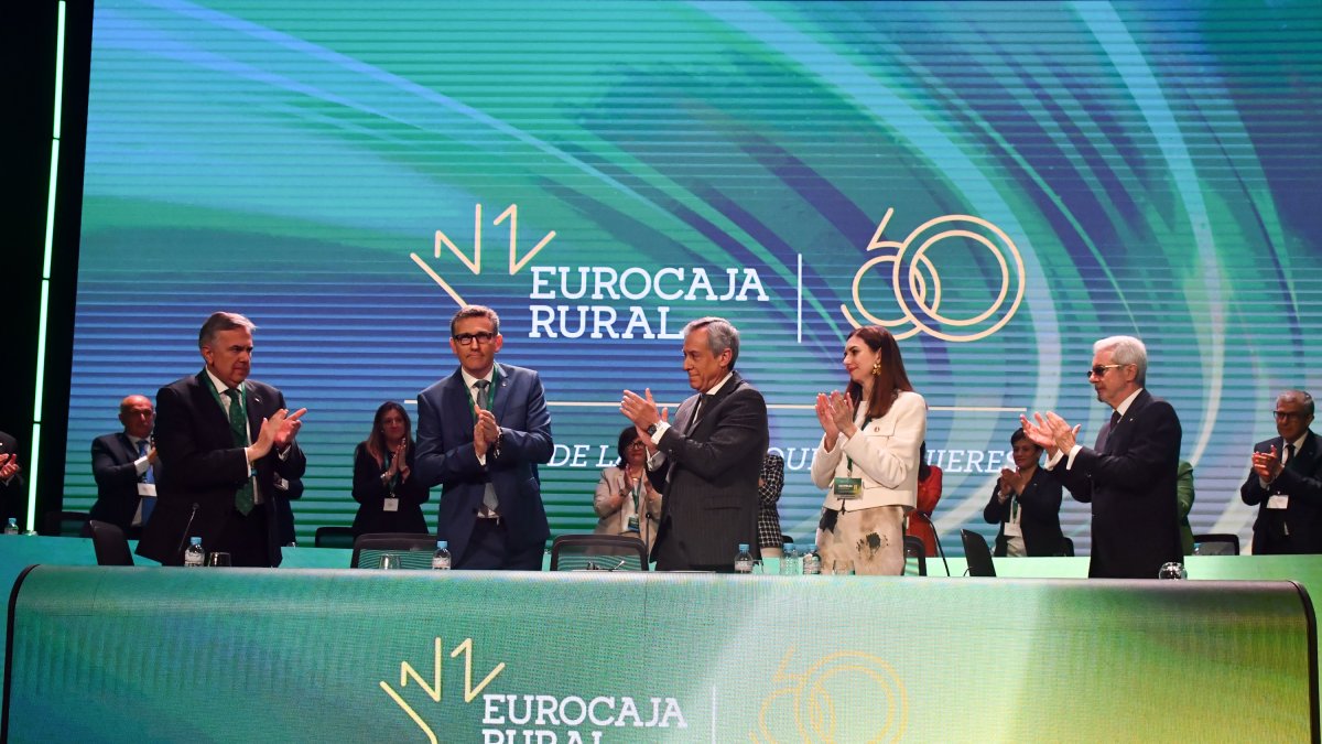 Foto de familia de la Asamblea de Eurocaja Rural