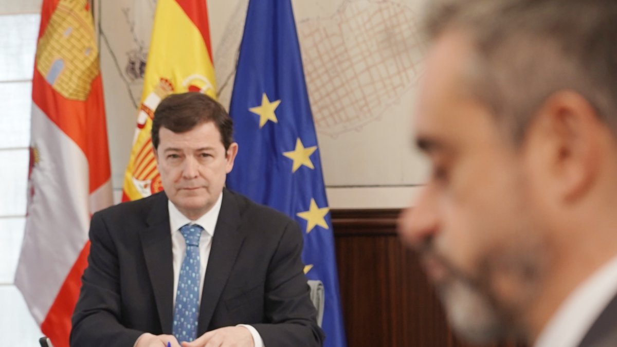Alfonso Fernández Mañueco y David Hierro durante la reunión sobre los aranceles del pasado 15 de abril.