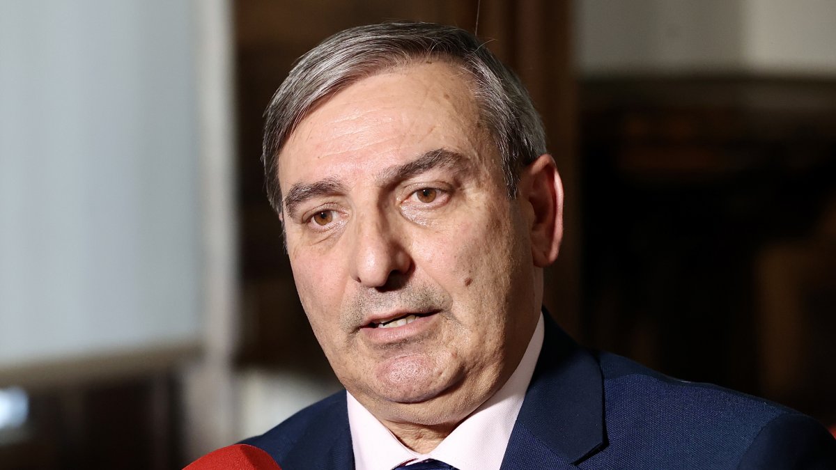 El consejero de Movilidad y Transformación Digital, José Luis Sanz Merino atiende a los medios de comunicación tras la reunión mantenida con el presidente de Renfe, Álvaro Fernández Heredia