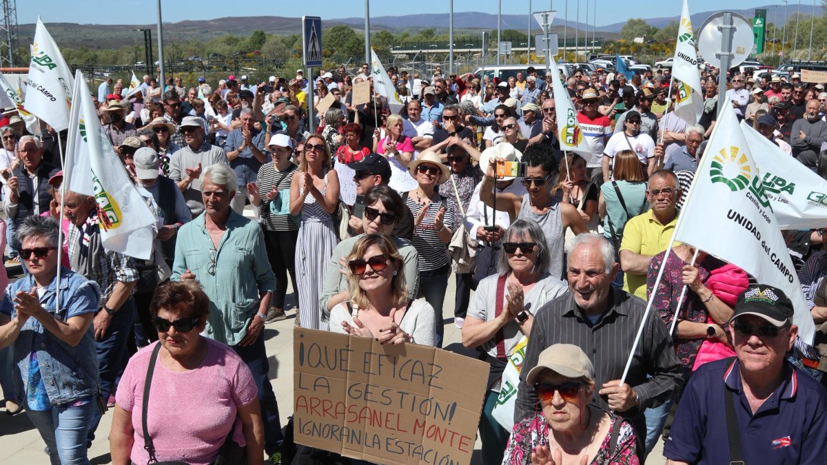 Una de las concentraciones de días pasados contra la eliminación de paradas.