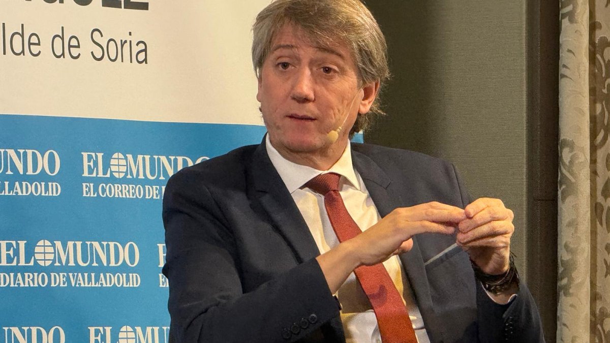 El secretario general del PSCyL, Carlos Martínez, en el Club de Prensa de El Mundo de Castilla y León