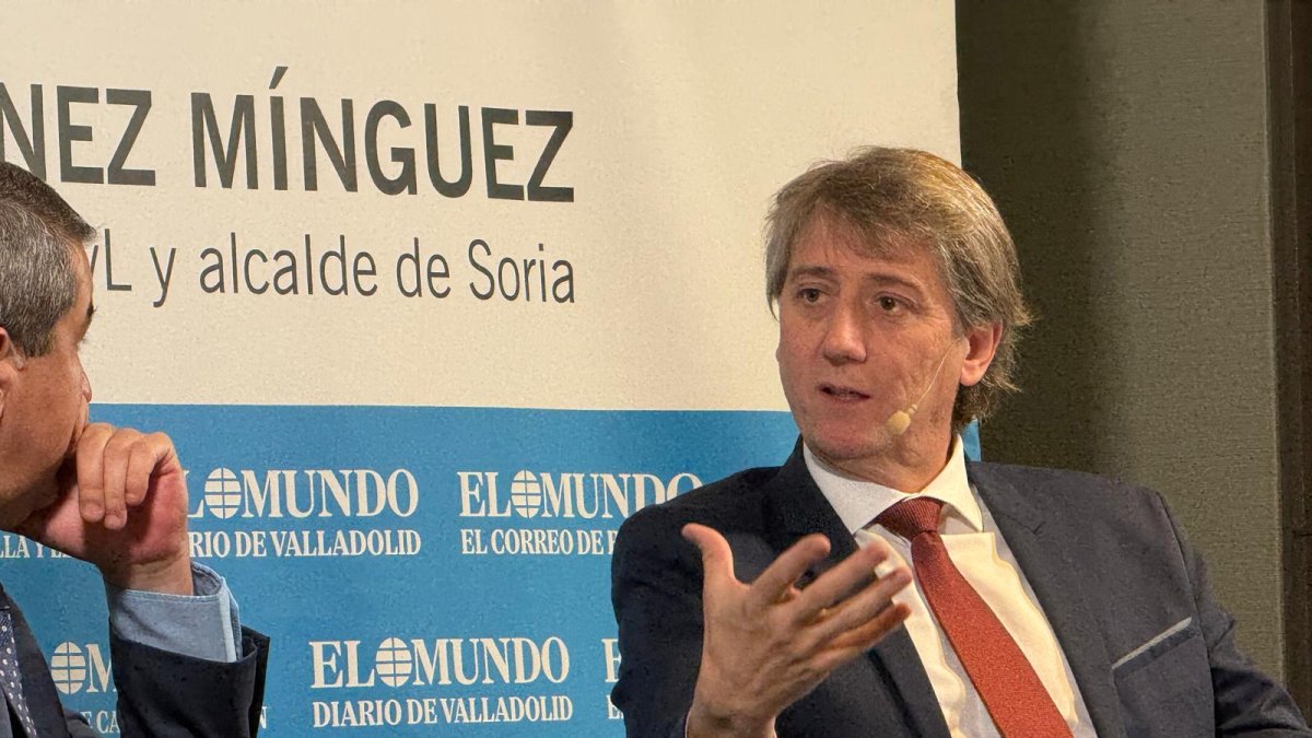 El secretario general del PSCyL, Carlos Martínez, en el Club de Prensa de El Mundo de Castilla y León