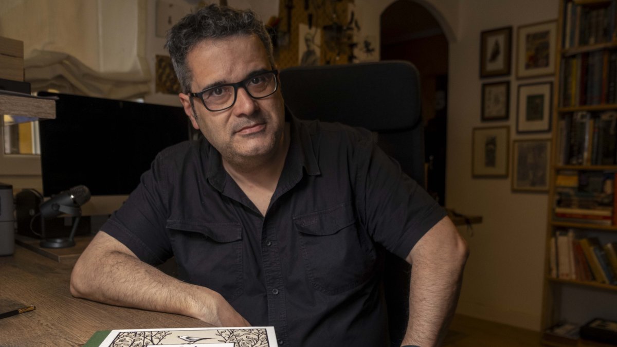 El ilustrador Tomás Hijo presenta junto al director, Rodrigo Cortés el libro `La piedra blanca´