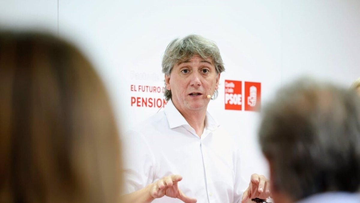 El secretario general del PSOE de Castilla y León, Carlos Martínez, en un acto en Aranda de Duero