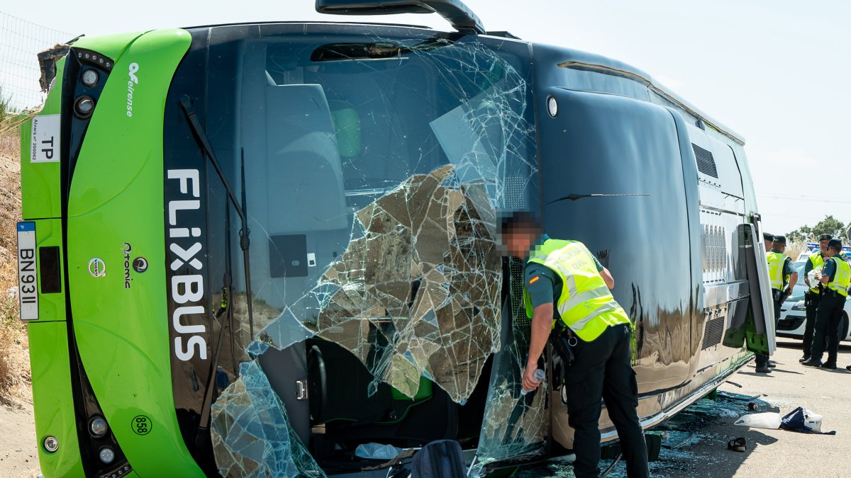 Varios heridos tras volcar un autobús en la A-62, en Fuentes de Oñoro (Salamanca)