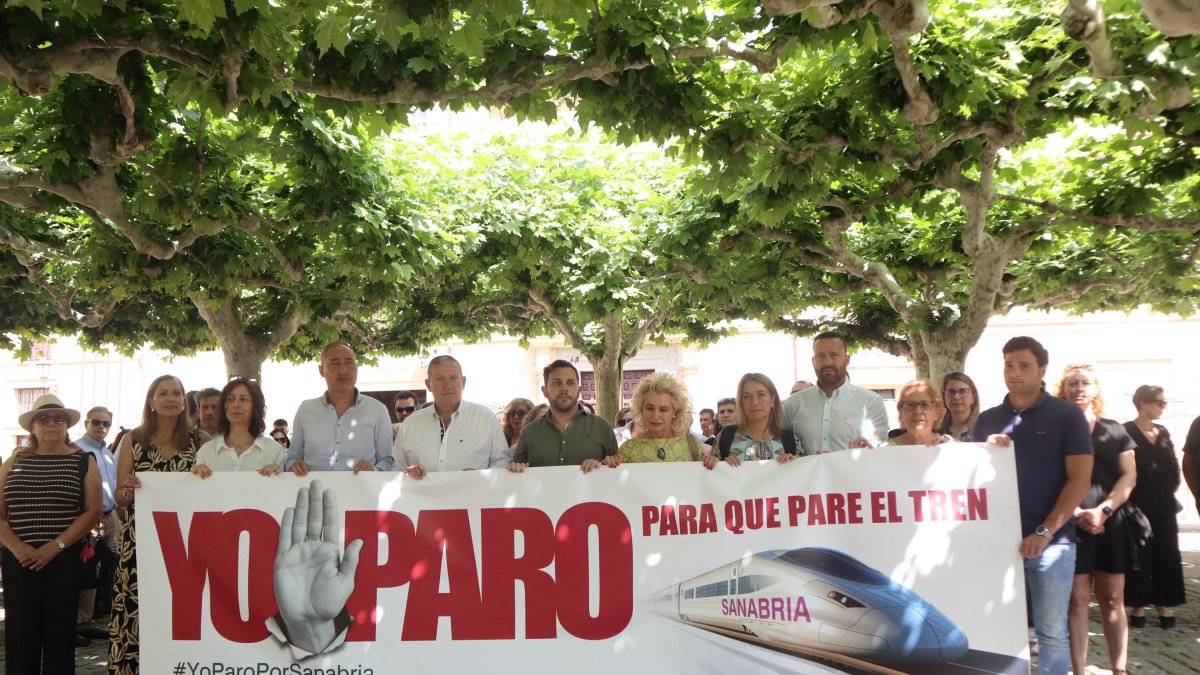 Parón de 5 minutos en contra de la supresión de las paradas del AVE en la estación de Sanabria