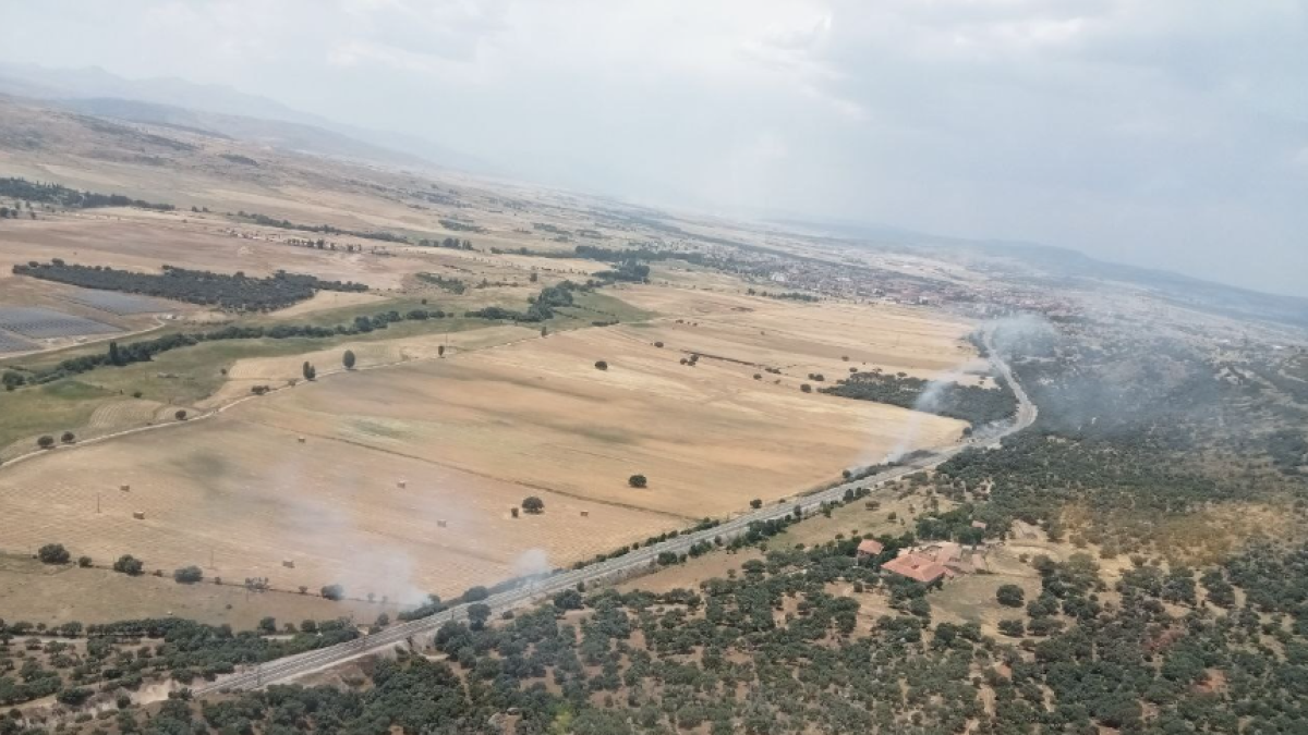 Fuego cercano a las vías de tren en Ávila.