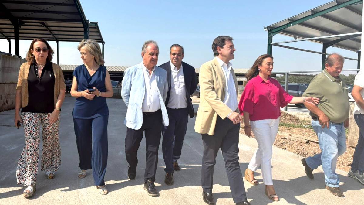 Fernández Mañueco visita la finca El Pandio, en Quintana del Puente (Palencia).