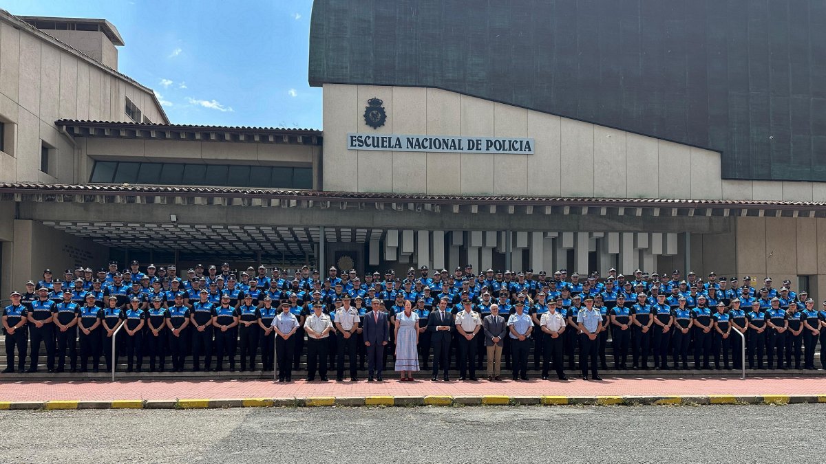 Clausura de la 47ª edición del Curso Selectivo de Formación Básica para Agentes de Policía Local de la Escuela Nacional de Policía de Ávila.