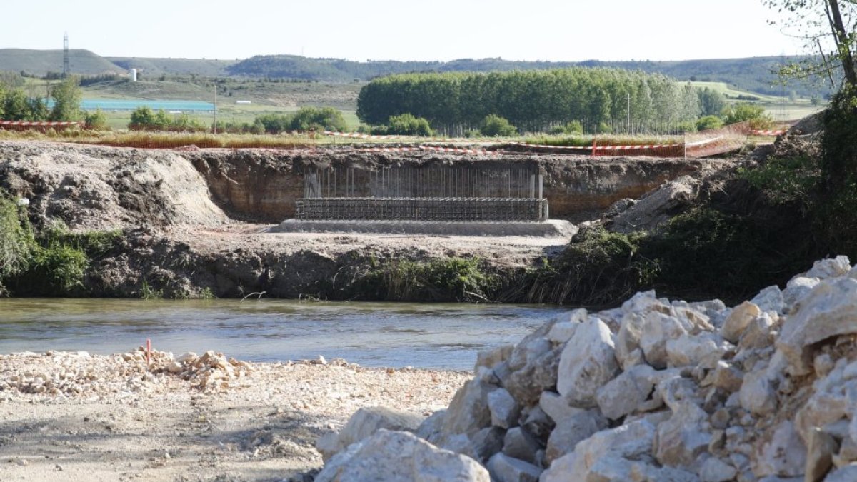 Aspecto del puente provisional de San Esteban hace unas semanas.