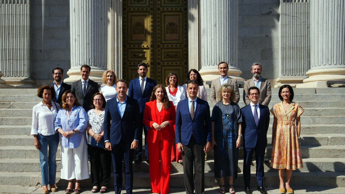La portavoz del Grupo Popular en el Congreso, Ester Muñoz, junto a los diputados de Castilla y León