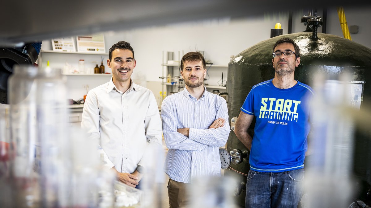 Alfonso García, Héctor Guerreiro e Ignacio de Godos, de la Escuela de Ingeniería Industrial Forestal, Agronómica y de la Bioenergía.