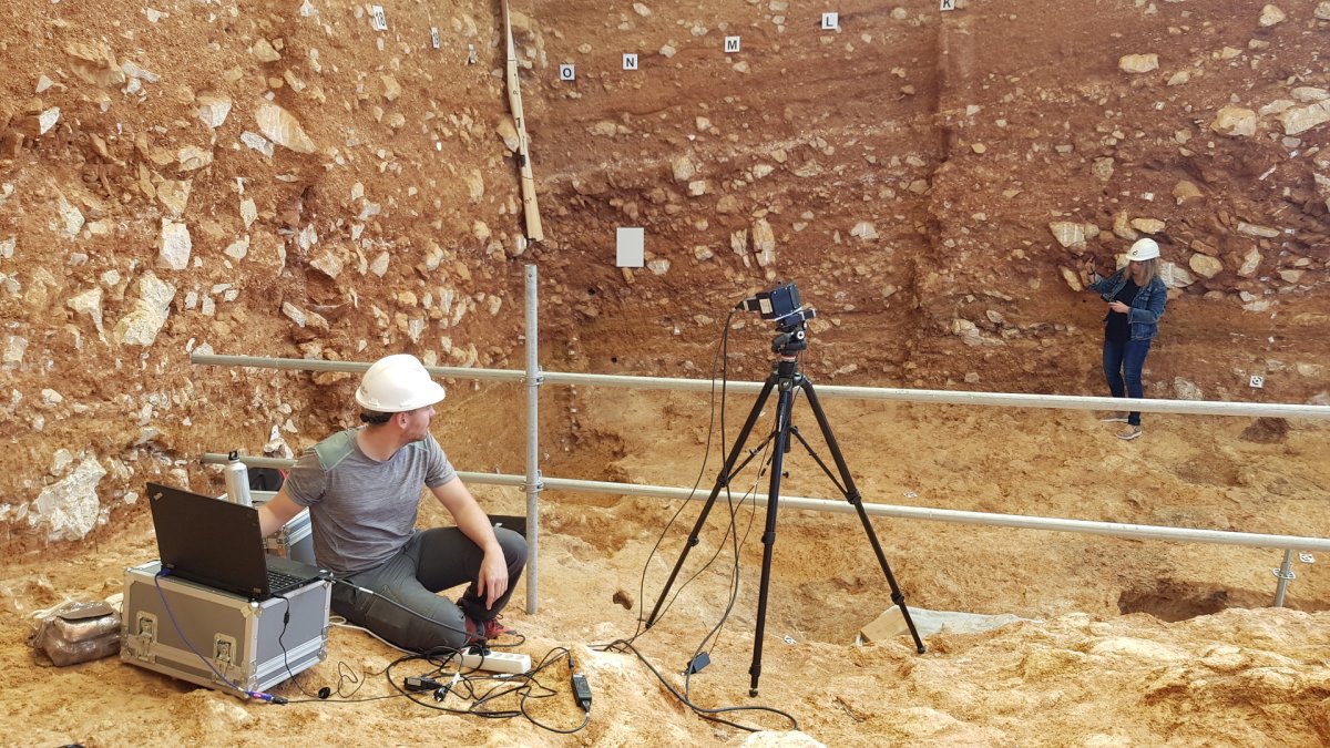 Captura de datos con cámara hiperespectral en el nivel TD10 de Gran Dolina (Atapuerca)
