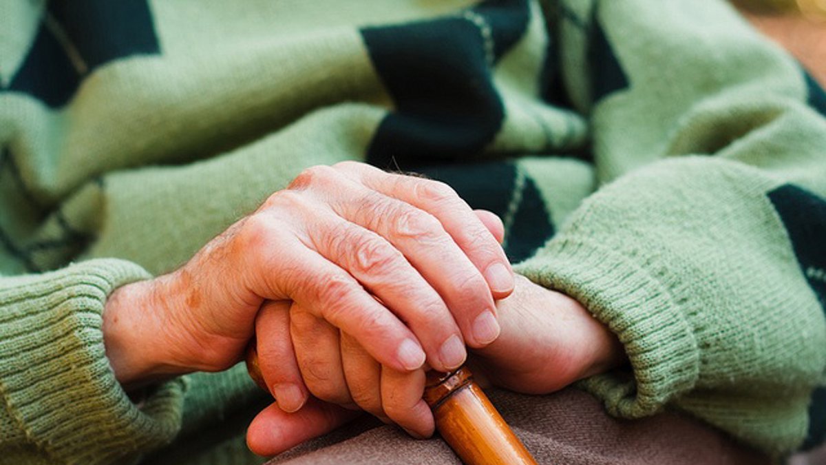 Una persona mayor en una imagen de archivo