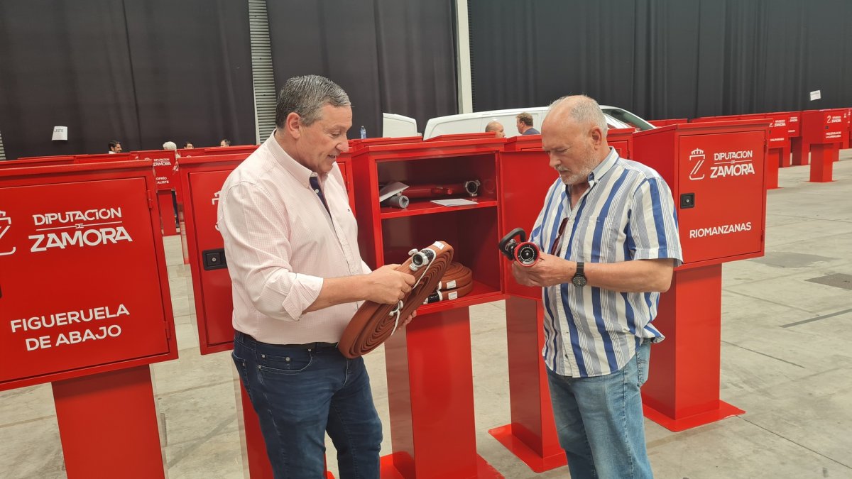 La Diputación de Zamora entrega a municipios de alto riesgo los primeros 231 armarios de intervención rápida contra incendios